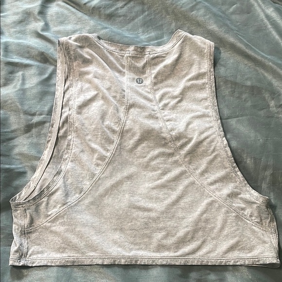 Lululemon NWOT Muscle Love Crop Tank Tough Grey Size 6 - Picture 2 of 9